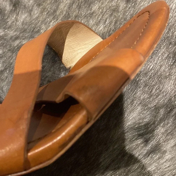 Michael Kors Tan strapy buckle low block heel sandals Sz 9.5 - Picture 12 of 16